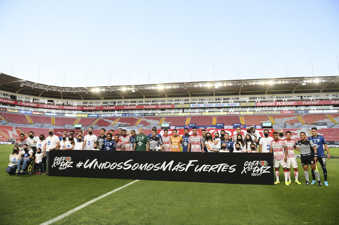 Con un solitario gol de Heriberto Jurado, Necaxa volvió a la senda de la victoria al vencer a Gallos Blancos en un partido con muchos tintes de llamados por la paz tras los acontecimientos violentos en Querétaro.