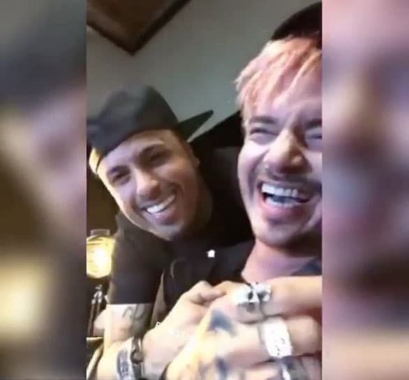 ¿Qué tal Nicky Jam y J Balvin muertos de risa? Acababan de tirarse 
<i>popcorn</i>...
