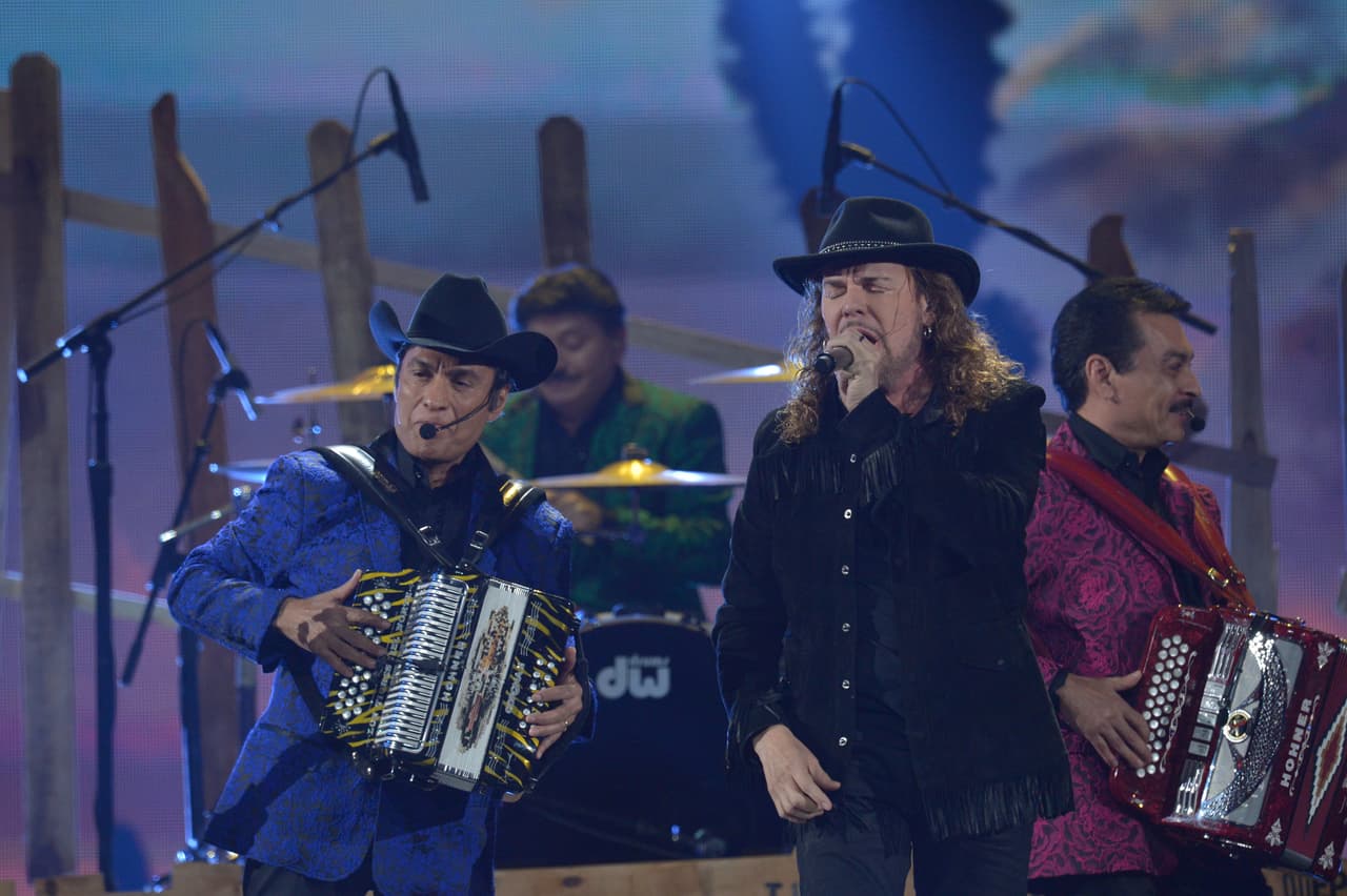 Nadie se quedó sentado con tanto ritmo.