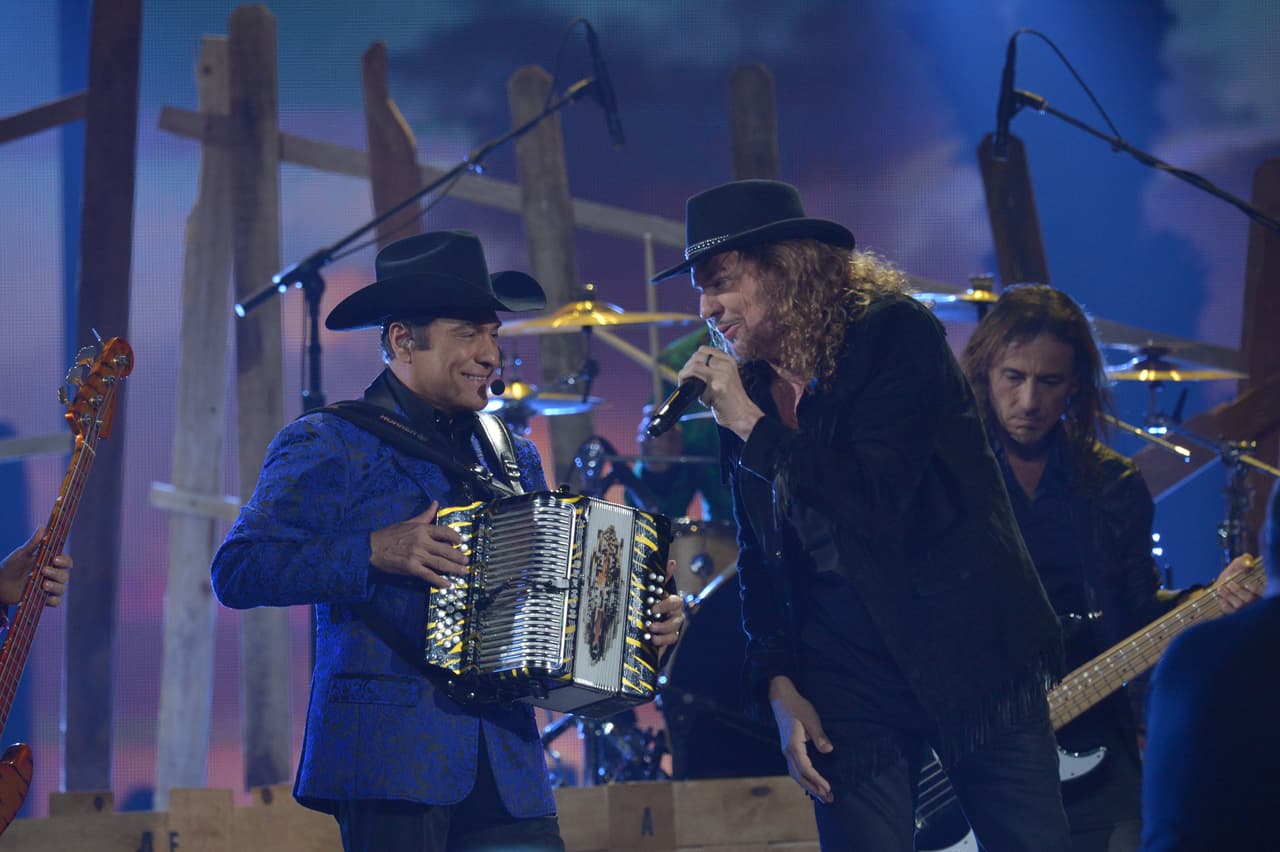 Maná y Los Tigres del Norte nos hicieron vibrar con el tema 'Somos Más Americanos'.