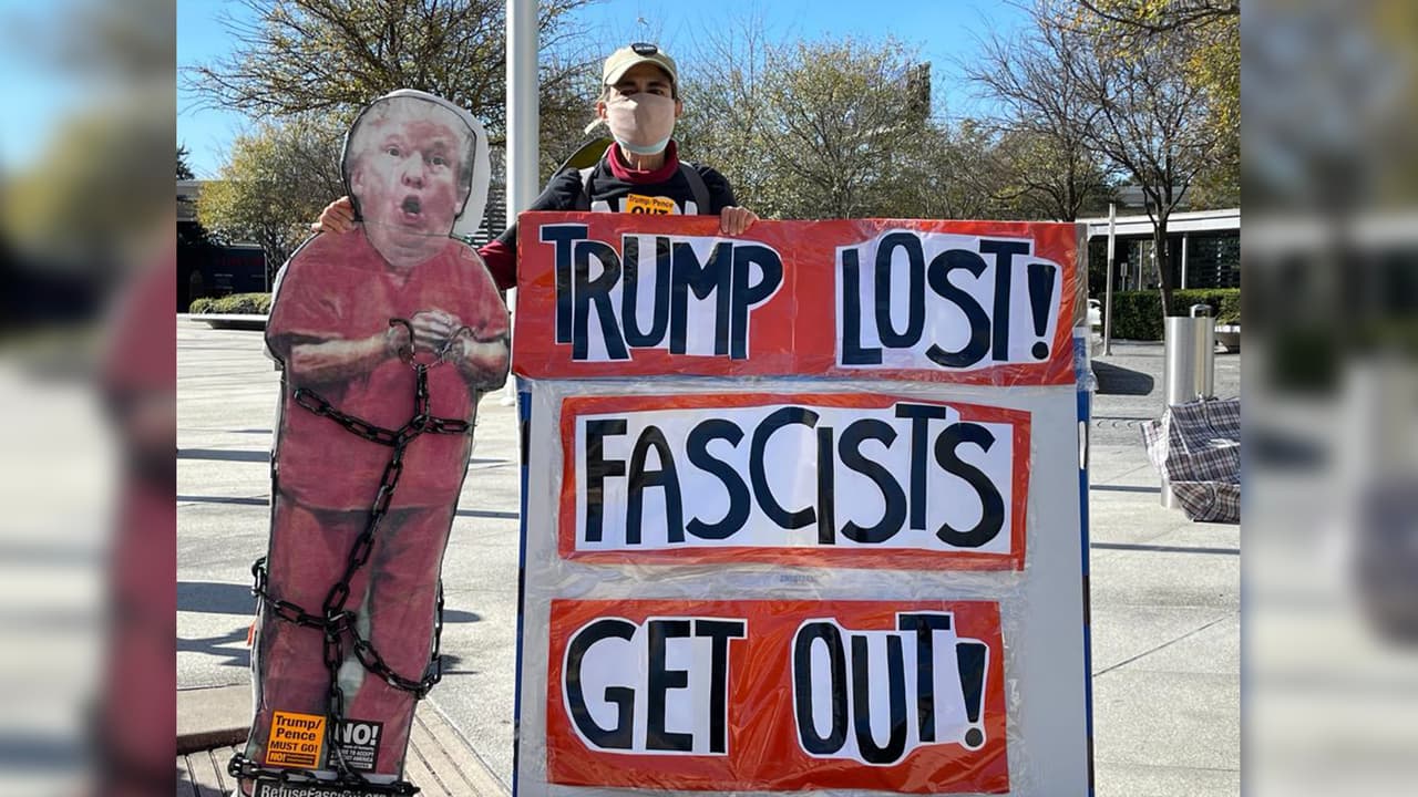 Fueron diversas organizaciones las que participaron en la protesta en el exterior de la oficina del senador republicano Ted Cruz en el centro de Houston.