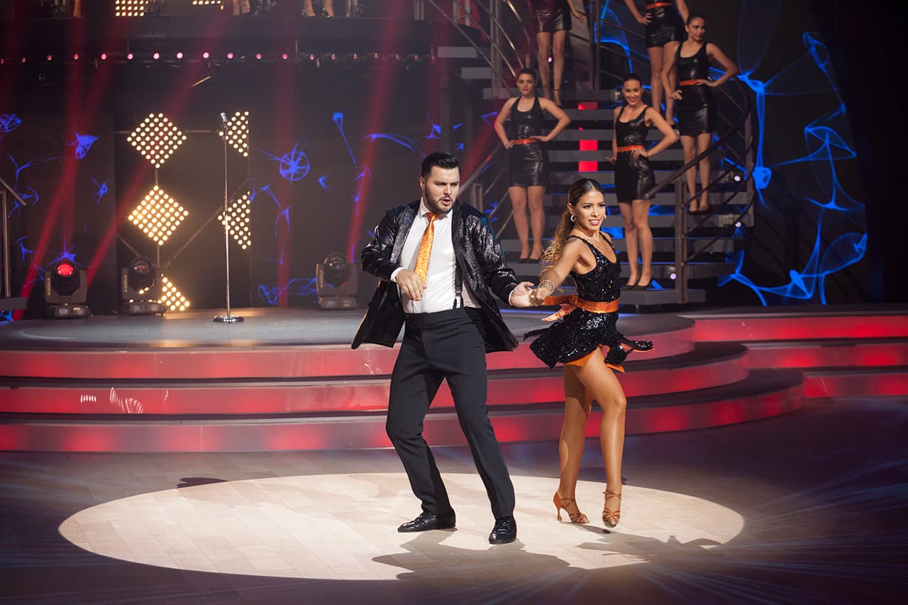 Paul es el cuarto hijo del conductor Paco Stanley, quien murió acribillado el 7 de junio de 1999. Aunque durante su formación como actor (estudió en la escuela de Patricia Reyes Espíndola) tomó clases de baile, nunca había bailado profesionalmente y menos había participado en un concurso de este tipo.