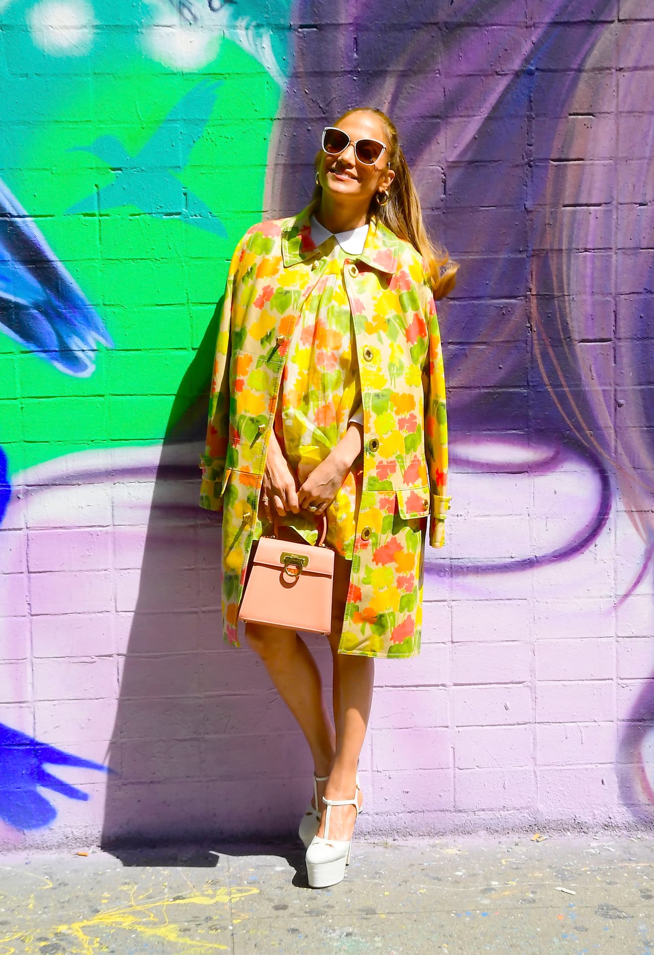 “De niña no tenía mucha ropa, pero cortaba mis sudaderas y vaqueros y me hacía minifaldas con ellos, e intentaba ser como mis ídolos: Madonna, Cyndi Lauper”, sentenció. 
<br>