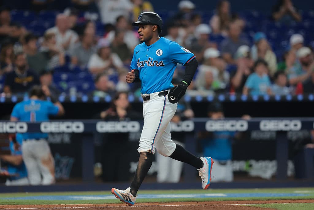 El segunda base Xavier Edwards anotó la primera carrera para los Marlins en el sexto inning.
