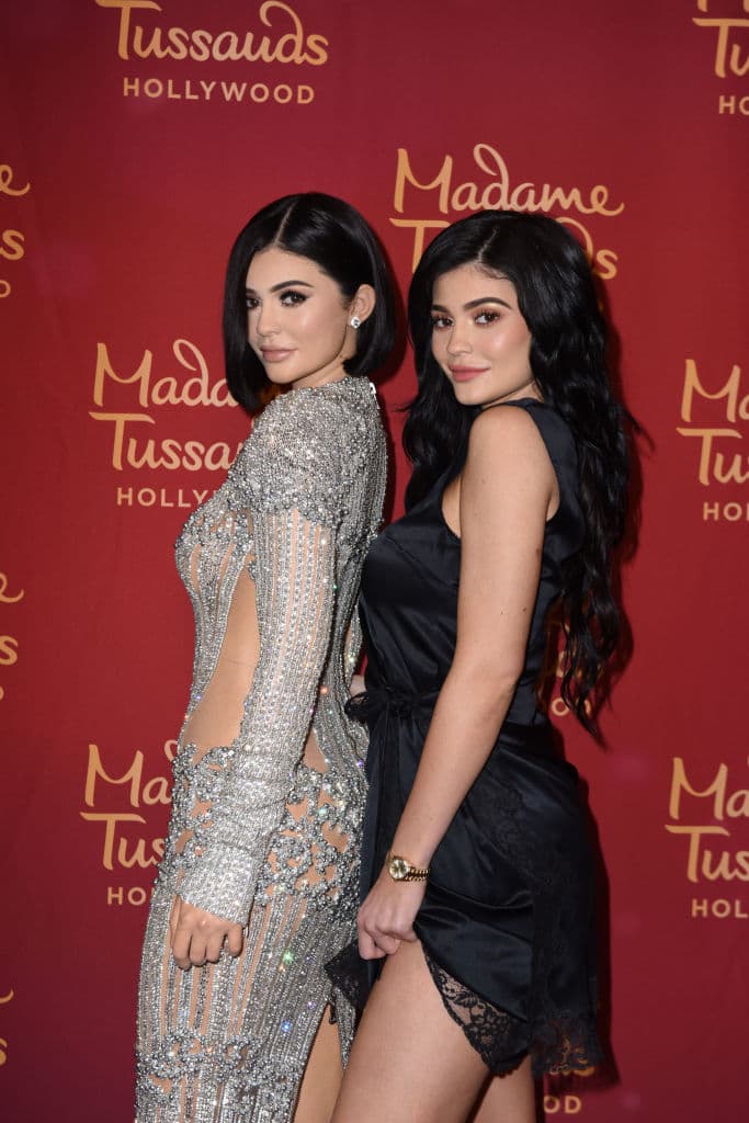 Kylie Jenner también tiene su figura a tamaño real en el Museo Tussauds en Hollywood, California. Sin embargo, no se parecen tanto y a través de las redes sociales varias personas lo señalaron.