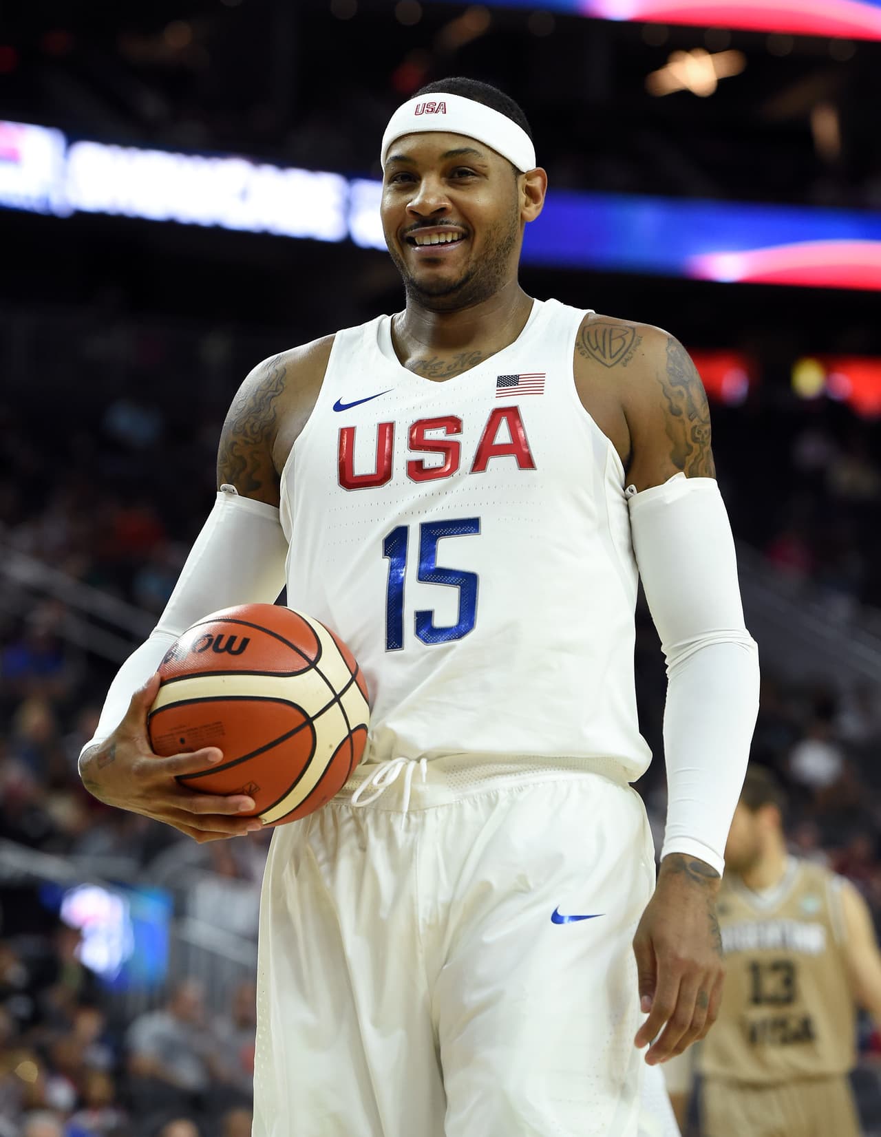 Con
<b> 8.141.000</b> 'followers' el jugador de baloncesto de los New York Knicks anota una canasta.