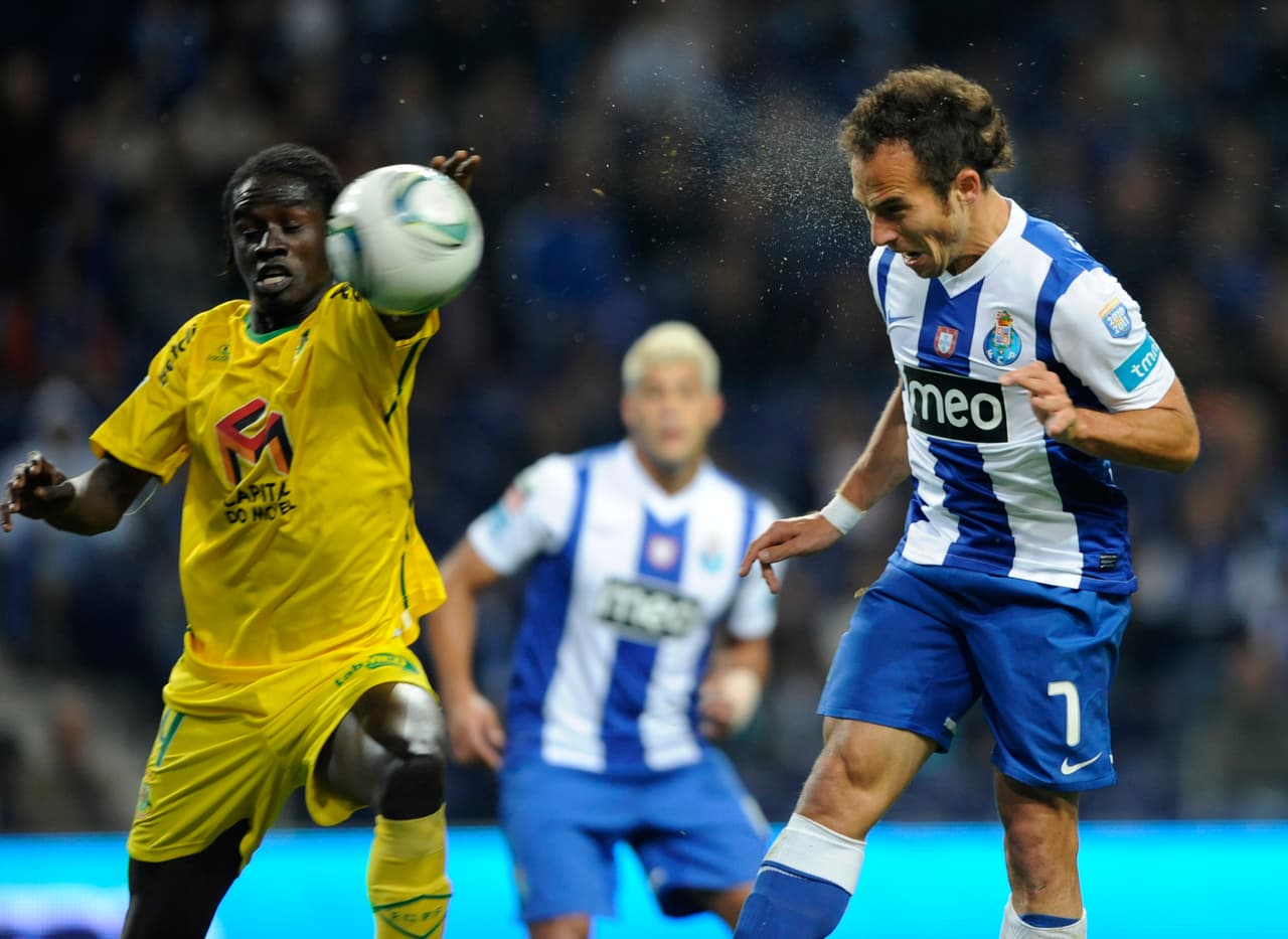 El mediocampista argentino Fernando Belluschi perteneció a un agente israelí llamado Pini Zahavi cuando fichó por el Porto en 2009.