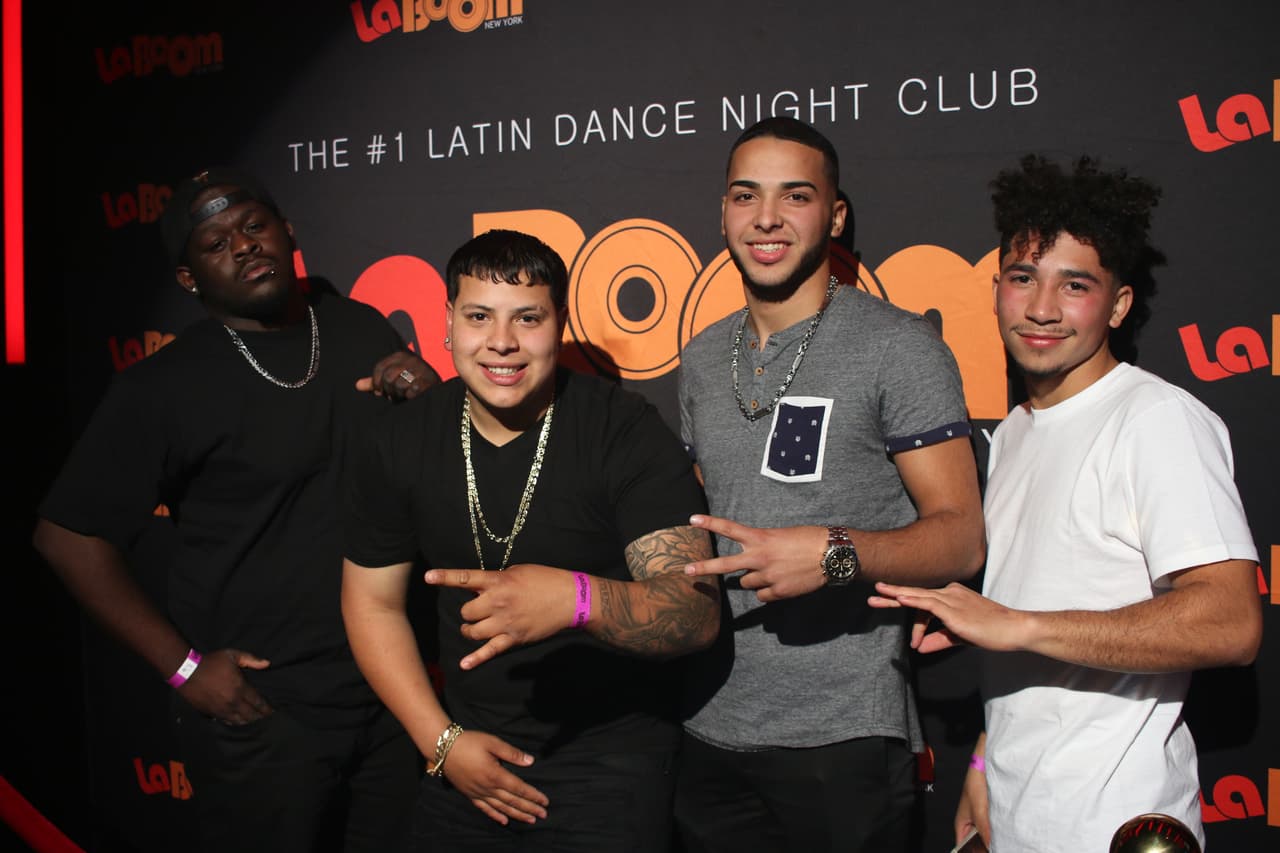 <b>Hummel Wright, 21, Odlanier Perez, 21, Alex Martínez, 21, y Victor Lugo, 22, de Lakewood, NJ.</b>
<br>
<br>
<b>¿Qué es el trap?</b> Es Puerto Rico,es Daddy Yankee y Anuel. ¡Ya tú sabes! 
<br>
<br>
<b>¿Por qué trap? </b>Desde chiquito escuchamos esta música, ¿tú sabes? Crecimos con esto y por eso digo, “Free Anuel”. Cuando salga, papi, va a ser jefe. 
<br>
<br>
<b>Trap en una palabra:</b> Cabrón. 
<br>