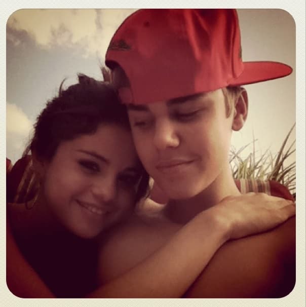 Y parece que Selena eligió a Justin Bieber. Obviamente Taylor se molestó y las cosas jamás volvieron a ser como antes.