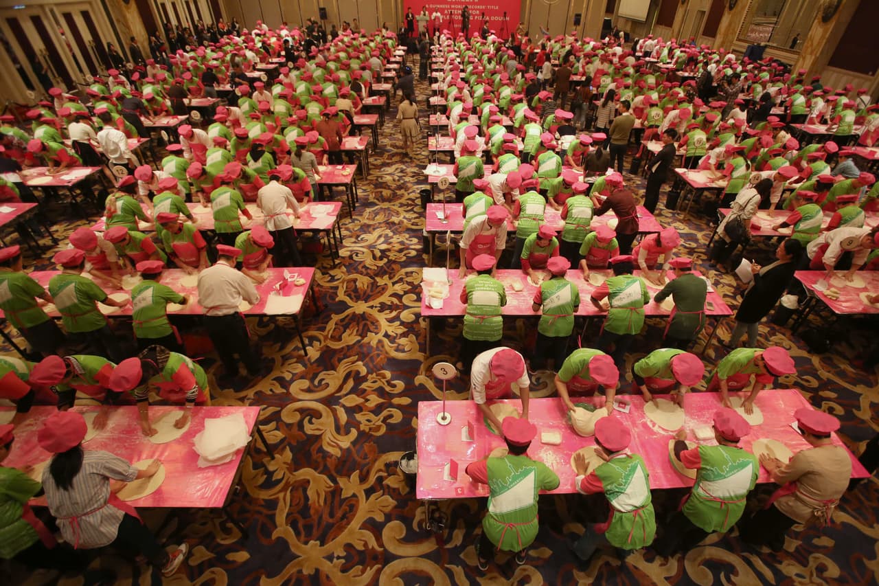 Ellos querían entrar al libro de los Récord Guinness, así que se les ocurrió que la pizza sería una muy buena manera.