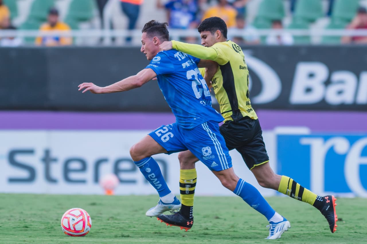 Tigres lograron su primer triunfo de la temporada tras imponerse a Mazatlán que no aprovechó que el rival sufrió la expulsión de Córdova.