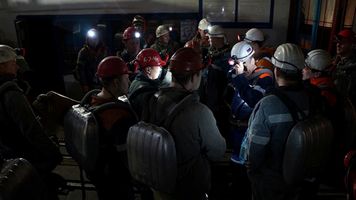 Equipos de rescate trabajan en la zona de las explosiones