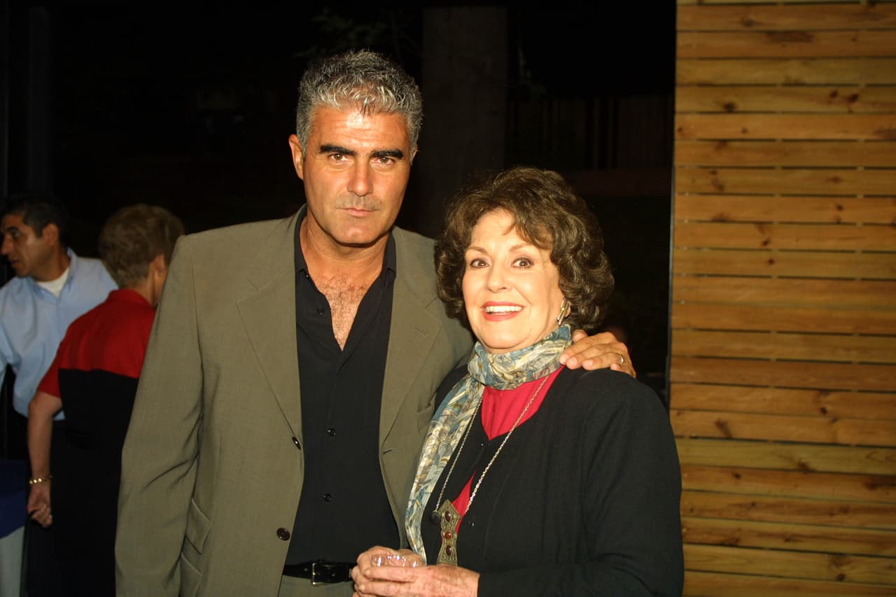 En el año 2005 falleció dejando un gran legado en el medio del espectáculo. La pudimos ver por última vez en 'Bajo la misma piel' (2004) y un año después murió de una arritmia cardíaca.