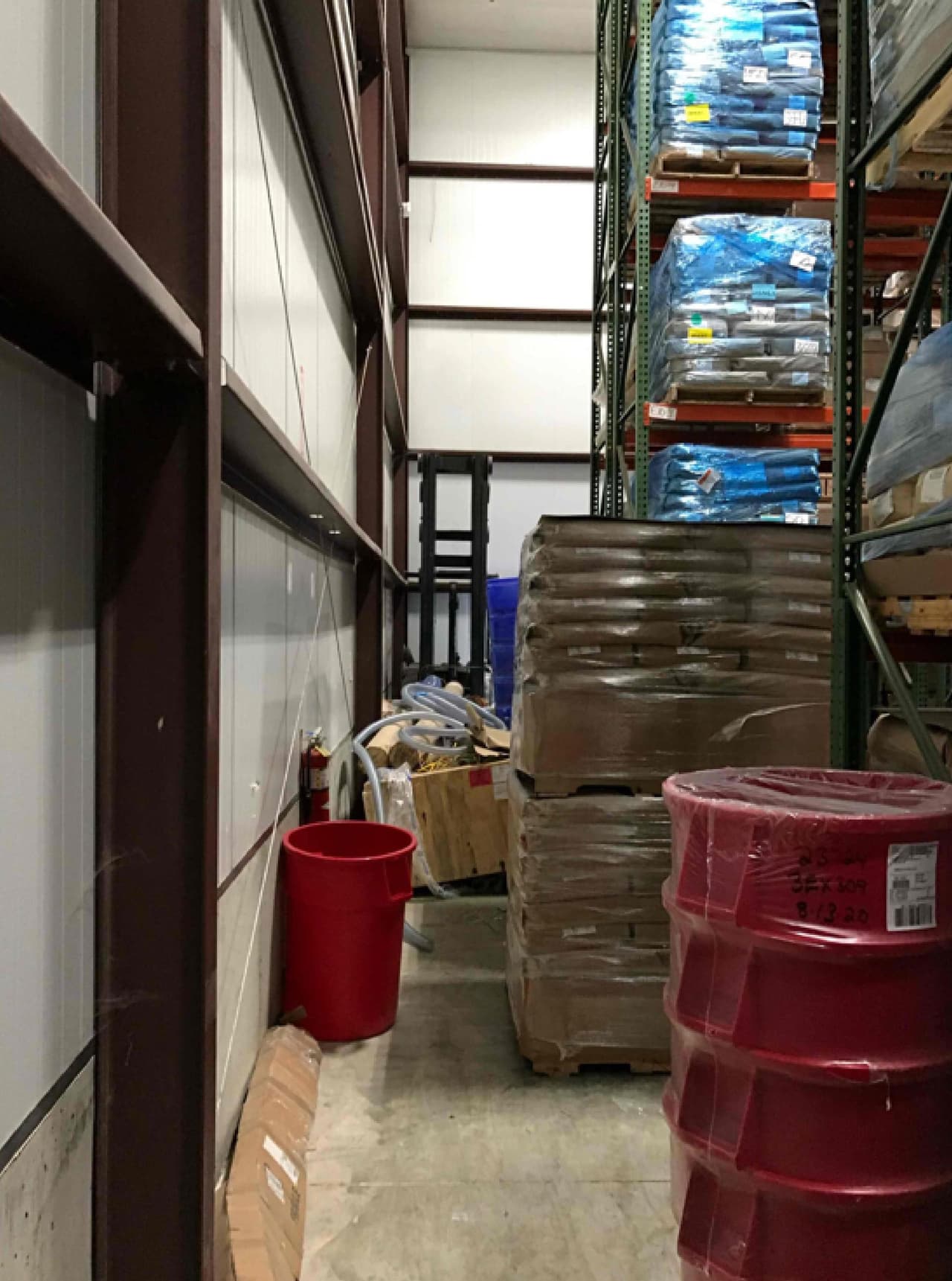 Obstrucción hacia las salidas de emergencia.