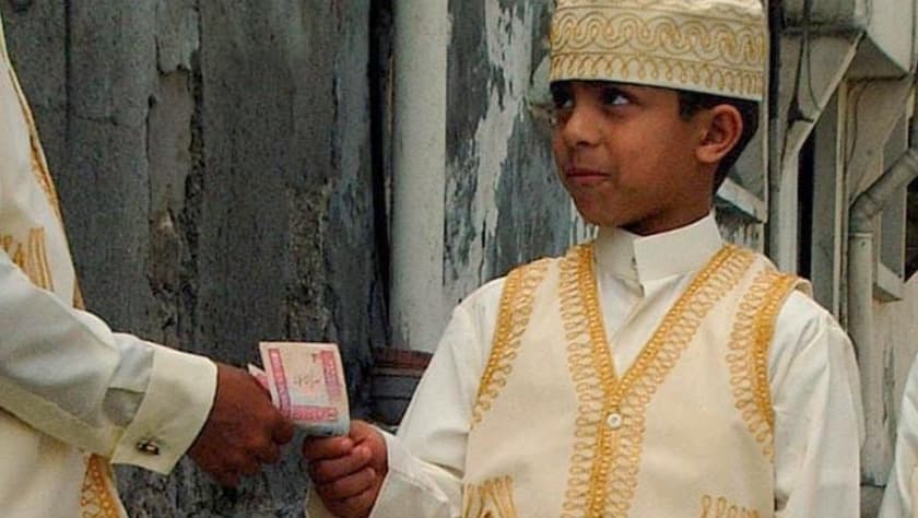 <b>Lugar 2.</b> Dinar bareiní.
<br>
<br>Es la moneda de curso legal de Baréin, un país y archipiélago del Golfo Pérsico. La moneda está dividida en 1,000 fils. Al día de la publicación de esta información, un dinar bareiní 
<b>se vendía en 2.65 dólares</b>.