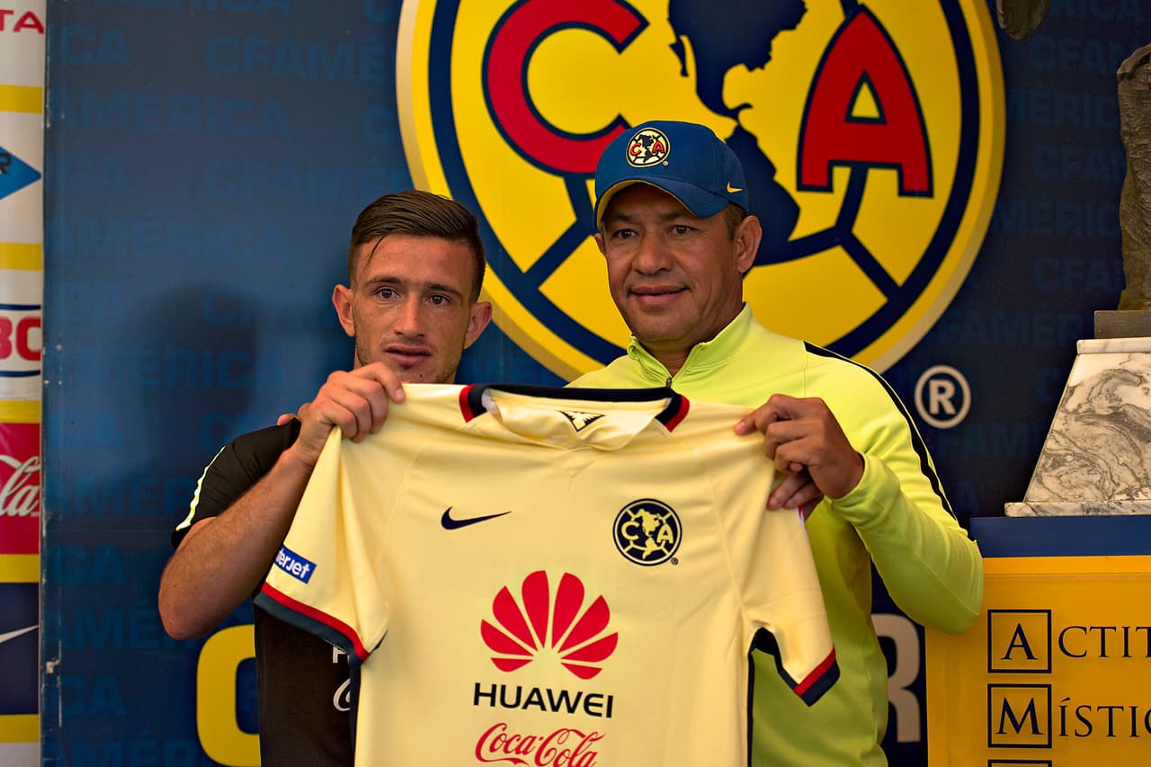 Se dice que Nández fue ofrecido al América de México, aunque el acaudalado club azteca prefirió a Lozano en su lugar.