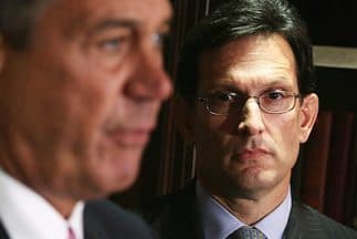 El legislador Eric Cantor (Virginia), líder de la mayoría republicana en la Cámara de Representantes, junto al presidente del Congreso (Speaker of de House), John Boehner (Ohio).  