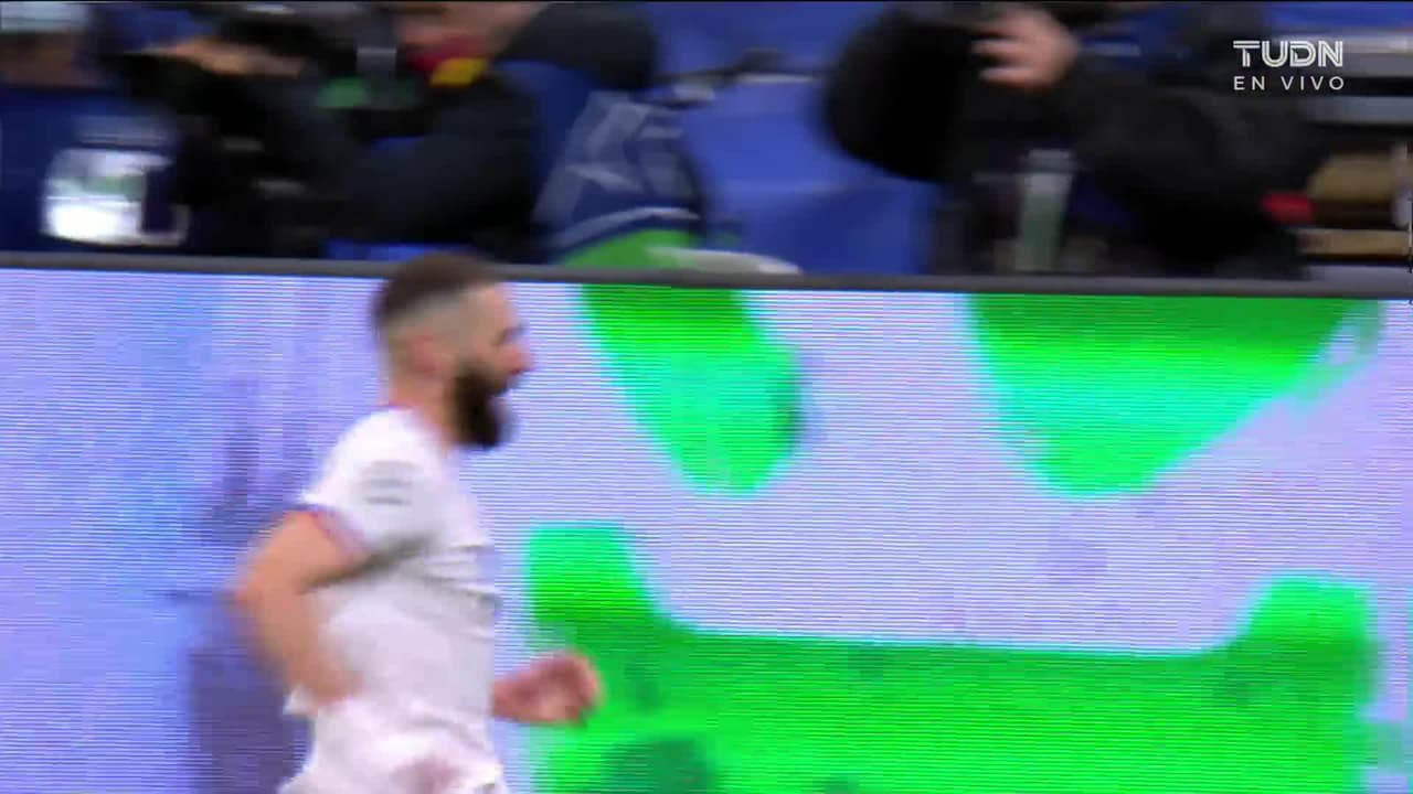 ¡GOL!  anota para Real Madrid. Karim Benzema