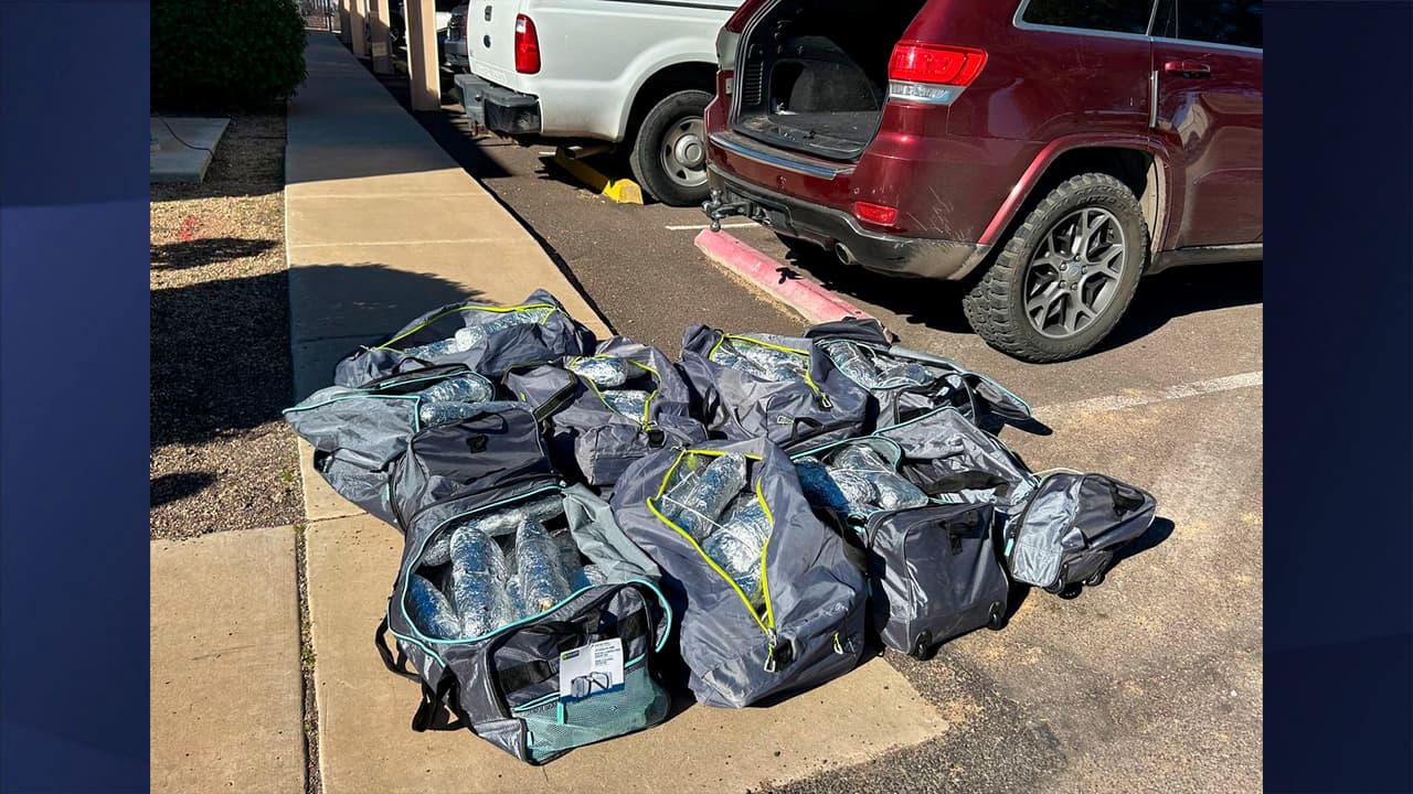 En un período de solo una hora, agentes del Departamento de Seguridad Pública de Arizona (AZDPS) incautaron 
<b>cientos de libras de drogas</b> al sur del estado el pasado jueves 18 de enero de 2024.