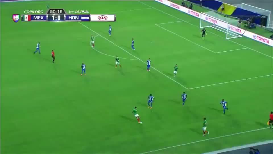 Disparo afuera de Jesús Molina