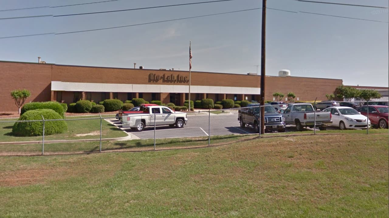 Lab Bio fabrica productos químicos para piscinas, que son extremadamente inflamables y peligrosos.