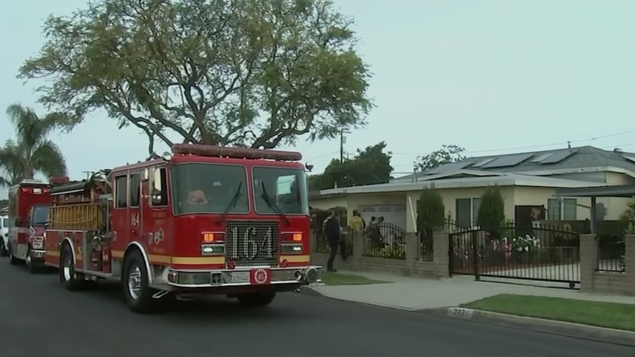 Rescatan a 10 ancianos de geriátricos clandestinos en Carson tras allanamiento policial
