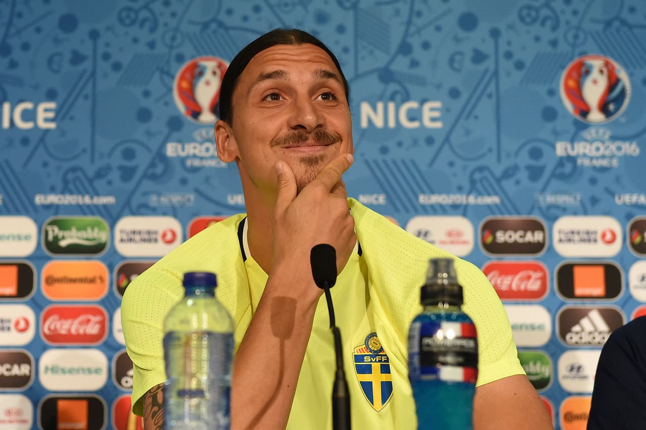 El sueco Zlatan Ibrahimovic no es tan fuerte, pero no duda en atacar cuando lo ve conveniente. En una entrevista evadió y aprovechó para insultar al medio y decir que tenía poco presupuesto y cuestionar los conocimientos de fútbol del comunicador.