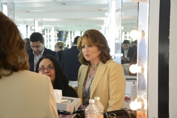 Siempre pendiente de su hija y su nieta, 'La novia de México' no se perdía ningún detalle del ritmo que tendría el 'show'.