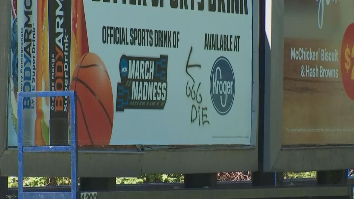 Aseguran que cada vez que limpian los grafitis, eventualmente aparecen de nuevo.