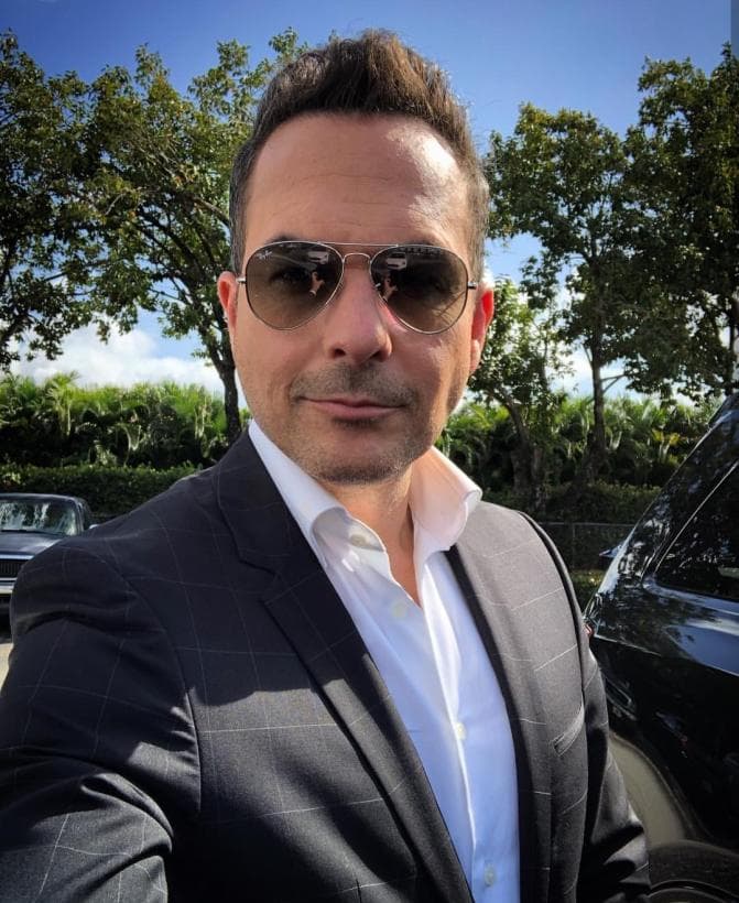 Las bromas de Carlos Calderón son cosa de todos los días y es gracias a ese carisma se ha ganado la amistad de sus compañeros del show.