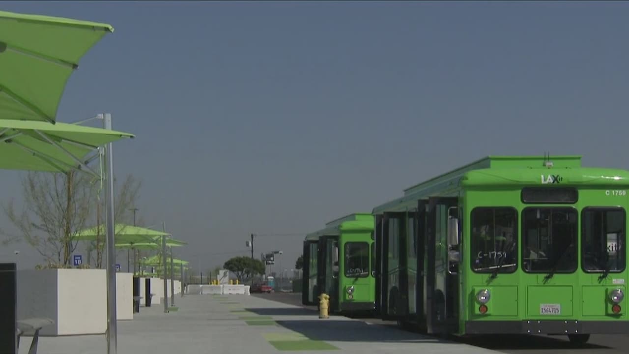 Anuncian cambios en el LAX que afectarán a miles de usuarios de viajes compartidos