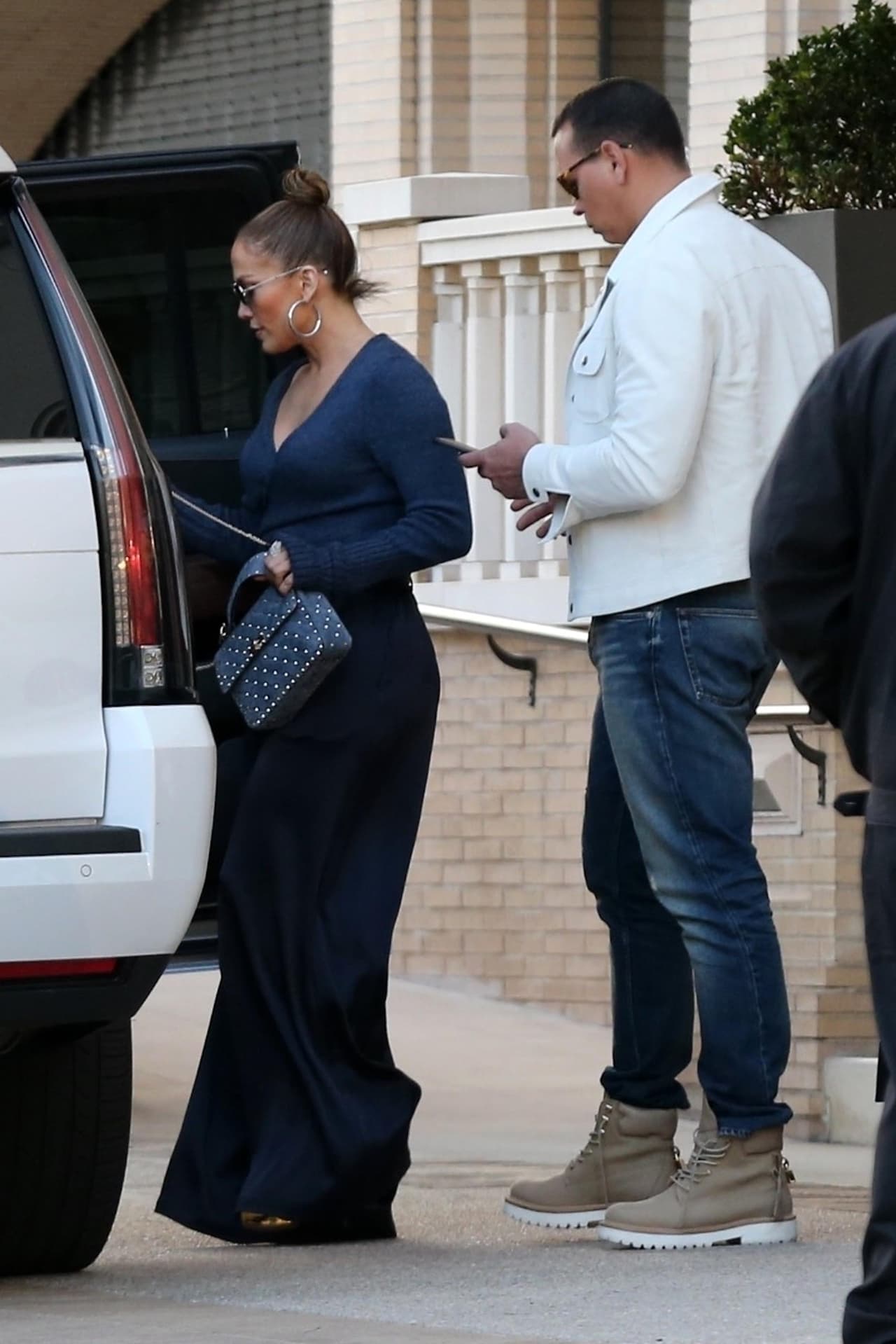 El expelotero, que mide 6'3" (1.92 metros) y pesa 230 libras (104 kilos), alega que tiene dificultades para sudar y que en el gimnasio logra quemar hasta 800 calorías por clase.