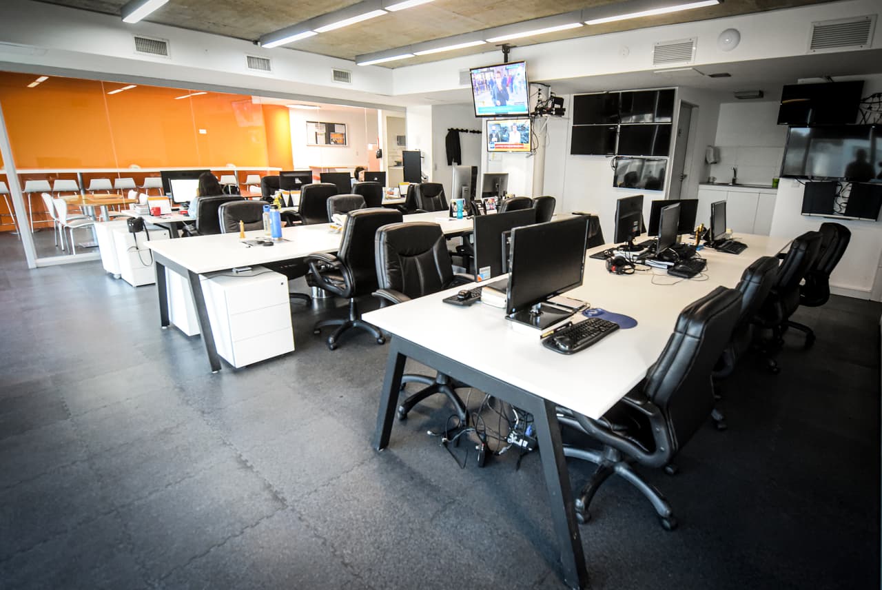 Pero todo esto no parece haber perjudicado la productividad de las personas, y 
<a href="https://www.univision.com/local/miami-wltv/el-80-de-las-companias-en-eeuu-mantendran-teletrabajo-luego-de-la-pandemia-del-coronavirus-segun-encuesta-video">según una encuesta de la Asociación Nacional de Economía de Empresas</a>, 80% de las compañías de EEUU mantendrán el teletrabajo después de la pandemia. 
<br>