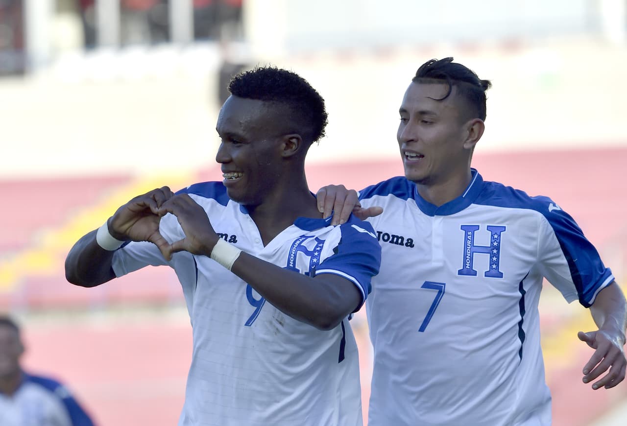 Honduras remonta y vence por 2-1 a El Salvador para ubicarse como líder de la Copa Centroamericana