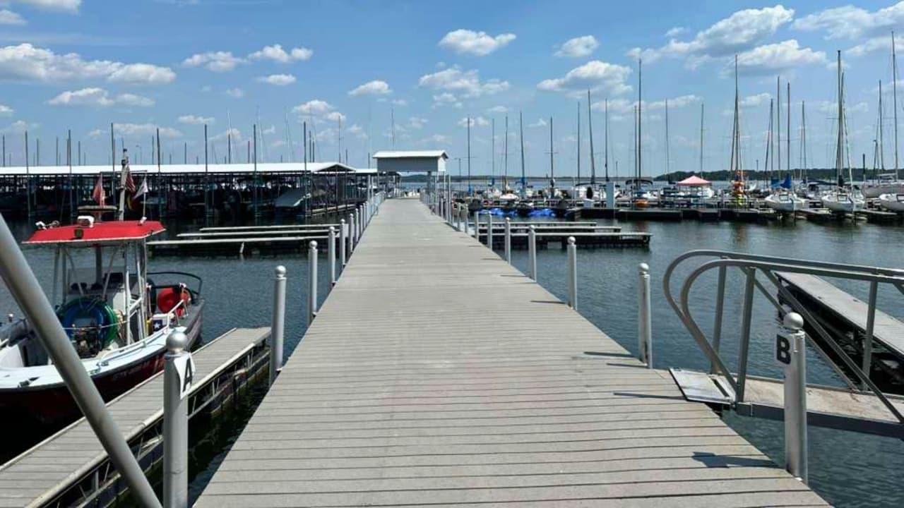 <h3 class="cms-H3-H3">En manos del forense </h3>
<br>
<b>El cuerpo fue trasladado a la Oficina del Médico Forense del Condado de Tarrant </b>para su identificación oficial. Hasta ahora, 
<b>las autoridades no han confirmado si se trata del hombre desaparecido</b>. La investigación sobre las circunstancias del incidente continúa abierta.