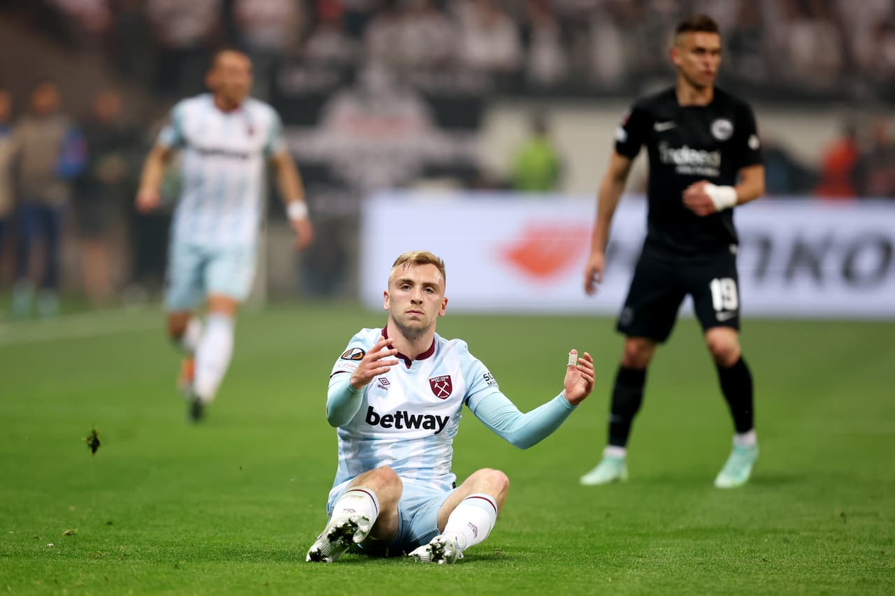 El partido se le complicó al West ham desde los 19 minutos cuando jugaban con un hombre menos. 
<br>