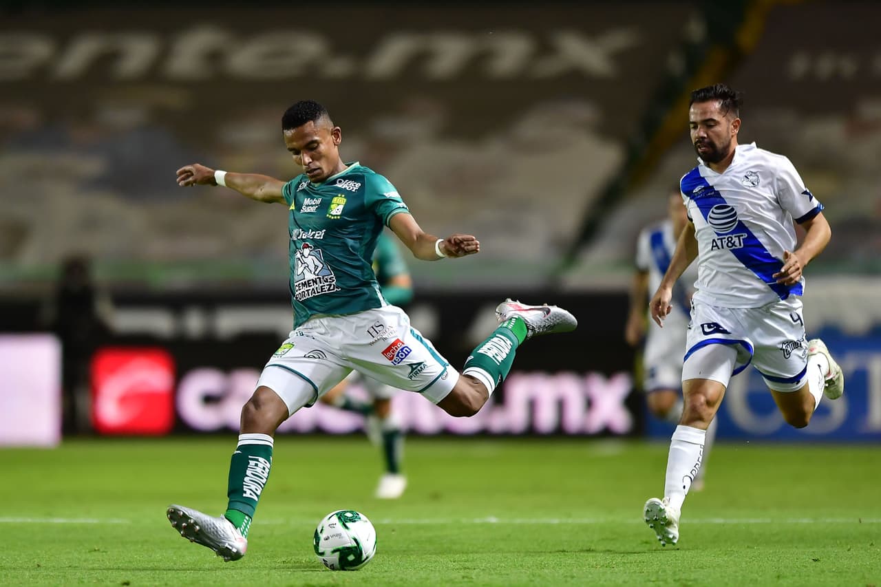 Maximiliano Perg (5’) clavó un autogol que adelantó al León y Ángel Mena (30’) creció la ventaja. George Corral salió expulsado a los 51’ de juego.