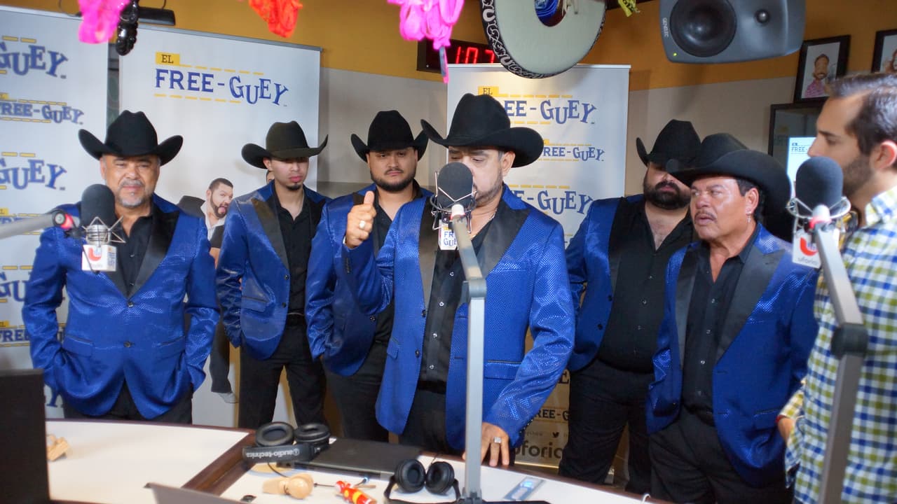 Los tres locutores se la pasaron 🎶 "fine, fine, fine, very good, very good, very good, very, very, very, very good" 🎶 con Los Rieleros de Norte.