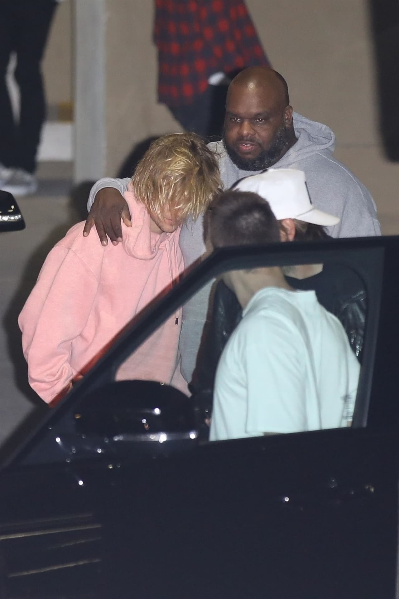 En ningún momento, las fuentes de TMZ dan peso a los rumores de que 
<b>Selena Gómez se había deprimido porque Justin Bieber se casó</b>, al menos por la vía legal, el pasado 13 de septiembre.