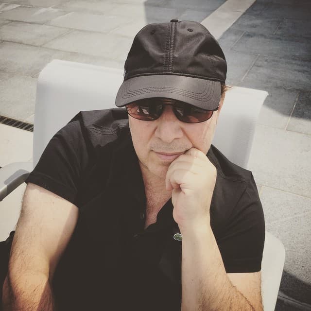 Además, señala que él tuvo mucho que ver en el éxito que alcanzó Mariah en los inicios de su carrera.
<br>