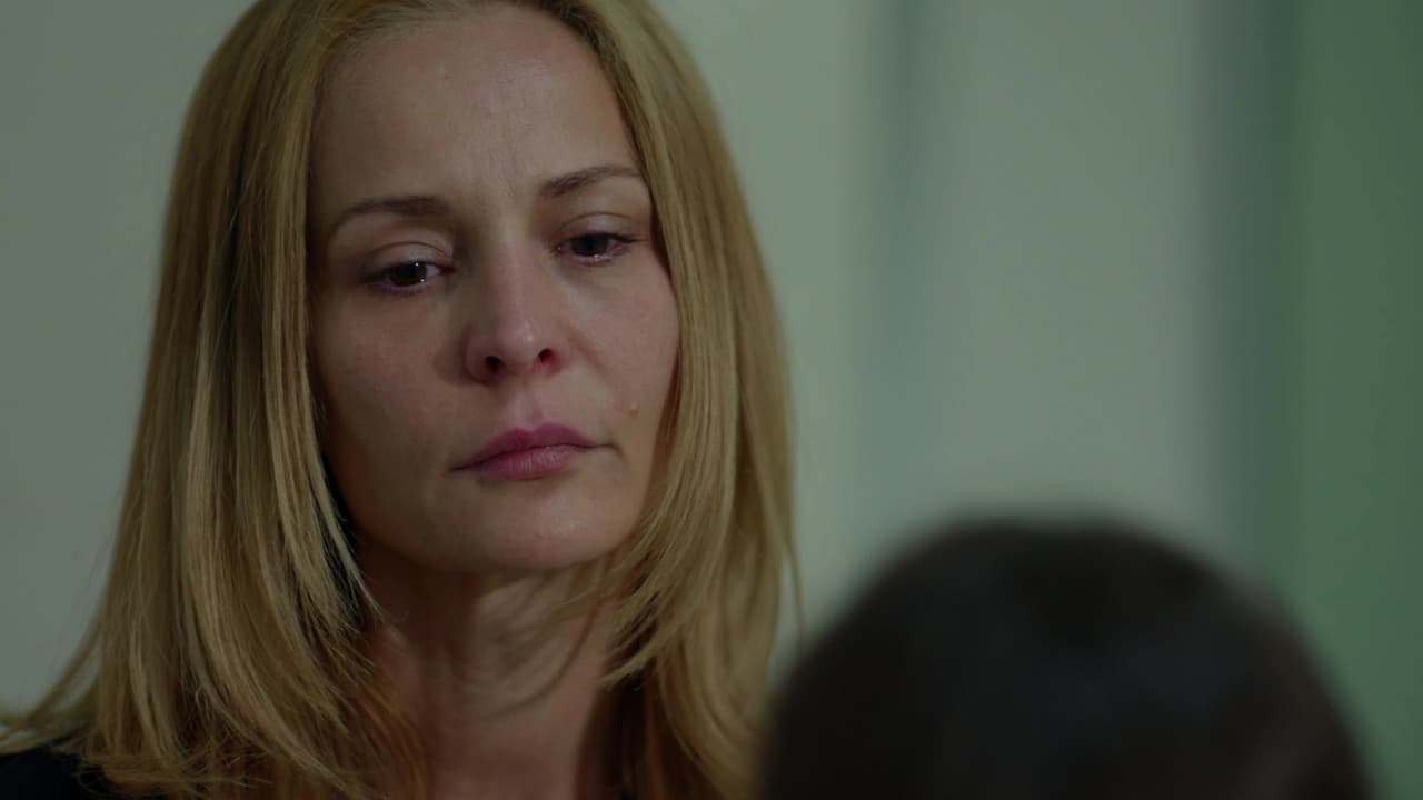 Al ser sacada por los médicos de la sala donde estaba el cadáver de Ozan, Nihan le reclamó a su madre por la indiferencia ante el fallecimiento, pero se dio cuenta de que su padre también había muerto.