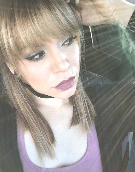 Aunque Jacqie inicia su carrera incursionando en el género regional mexicano, no descarta experimentar en otros: 
<b>“Voy a empezar con mariachi</b>… pero me encantan las baladas y el pop”, dijo la cantante quien durante su debut en un resort de California el 11 de abril, compartió cartel con su tío 
<b><a href="https://www.univision.com/temas/lupillo-rivera" target="_blank">Lupillo Rivera</a></b>.