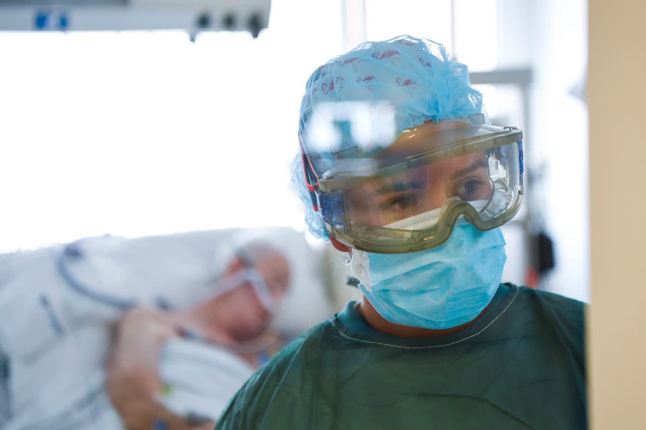 Trabajadores de salud de Nueva York deben vacunarse contra el covid-19 antes del 27 de septiembre