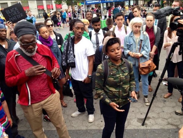 También se reunieron para conmemorar a los fallecidos por brutalidad policial.