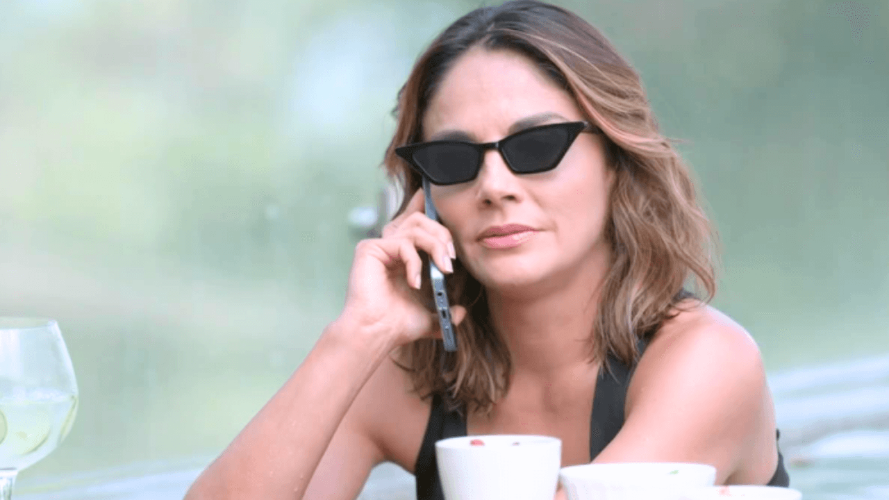 Lía le exige a Silverio exclusividad total | Hermanas, Un amor Compartido | Capítulo 57