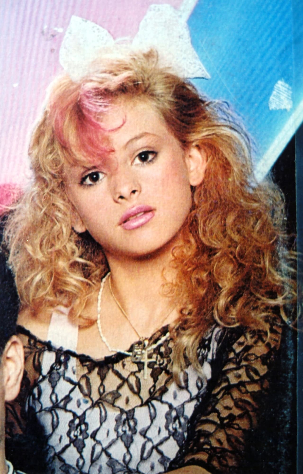 <span class="cms-h3-H3"><b>La pelea.</b></span> Durante esos años en Timbiriche Thalía y Paulina literalmente se ‘agarraron de las greñas’ en un concierto, Paulina comenzó la pelea dándole un jalón a Thalía, a lo que ella respondió también hasta jalarse del pelo y acabar en el suelo.