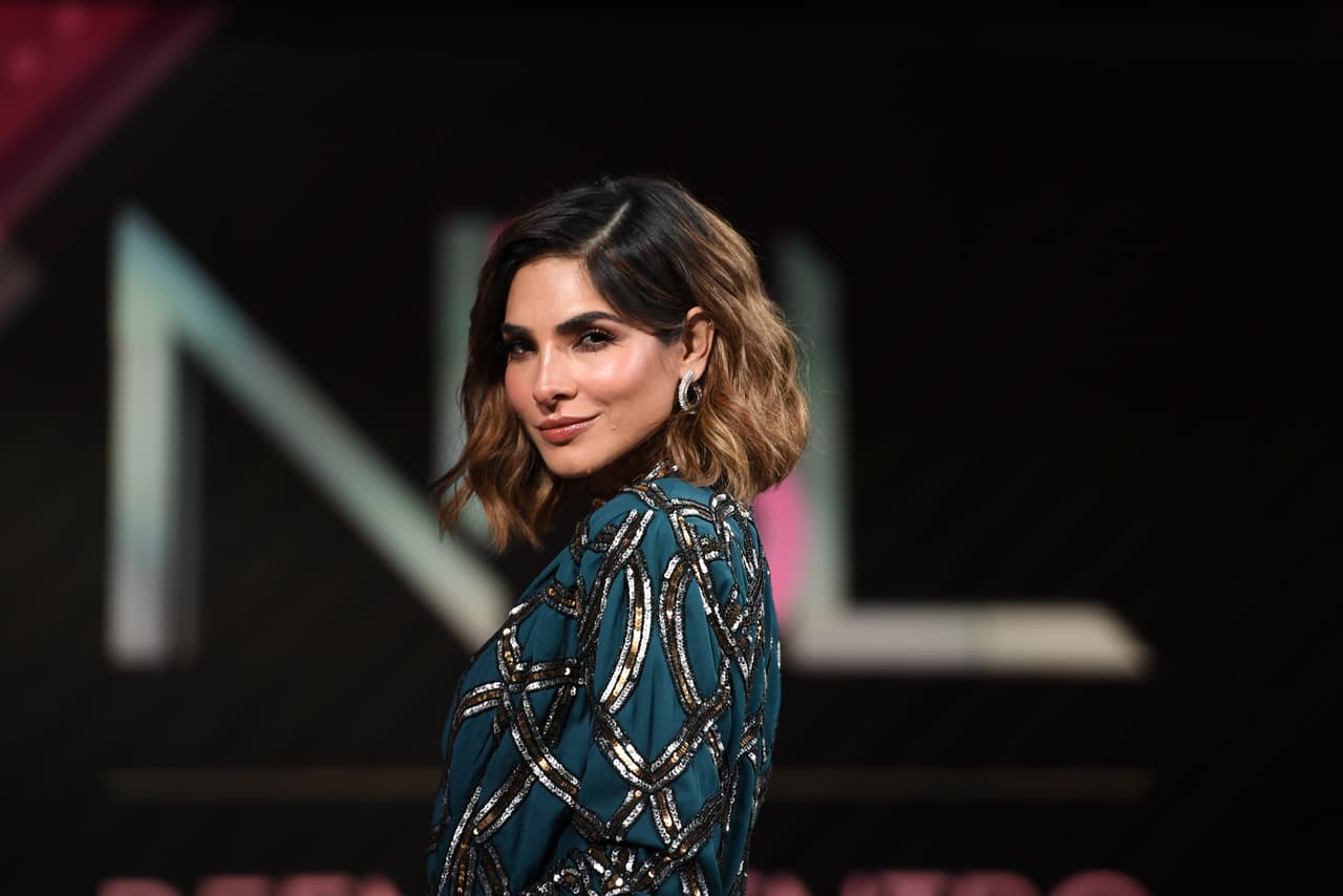 Alejandra Espinoza se ha ganado a pulso, con su trabajo, talento y carisma, el cariño del público.