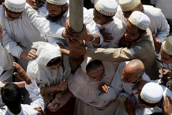 La avalancha humana sucedió durante el funeral de un líder espiritual musulmán en Bombay, en el oeste de la India, informaron fuentes oficiales.