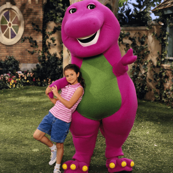 Cuando trabajó con Barnie, su cara seguía siendo muy tierna. Toda una dulzura de pequeñita.