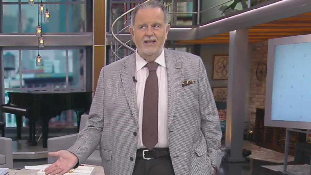 El Gordo sorprendió con su respuesta. "No he engordado ni una sola libra, creo que he perdido peso porque esta chaqueta me queda mejor", señaló el conductor.